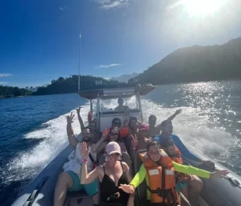 PASSEIO POR MAR DE FLEXBOAT DAGAMITOUR ILHABELA